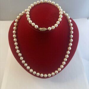 Cultured  White Pearl bracelet and necklace set pre-own 14k yellow gold clasp.